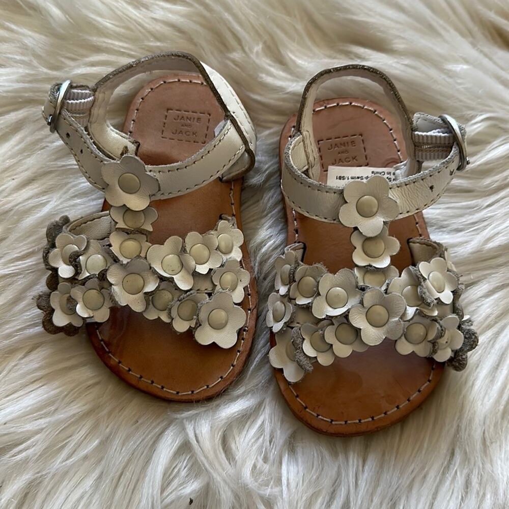 Janie and Jack | White Flower Sandals Size 10 (Toddler)